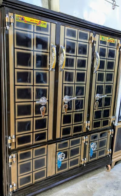 BRAND NEW STEEL SAFE ALMARI