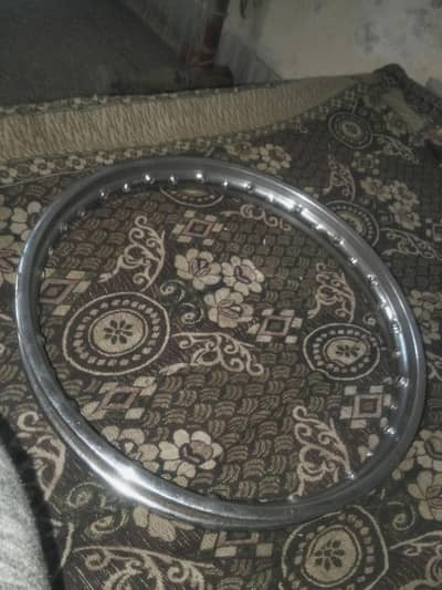 bike ka rim acha hai