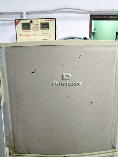 refrigerator with stabilizer