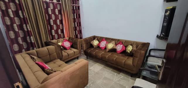 6 Seater Sofaa Kch Months phly lia space ka liye sale kr rhy hai