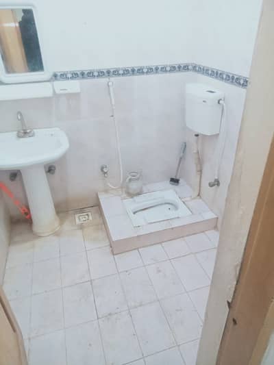 Upper portion for rent in E 11/2