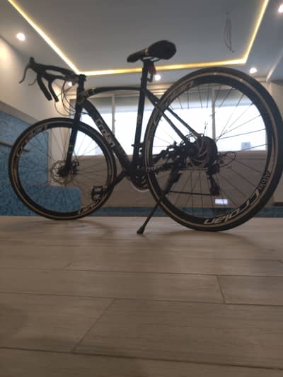 CROLAN ORIGINAL ROAD BIKE. JUST LIKE BRAND NEW.