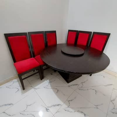 dinning table round with 6 chairs