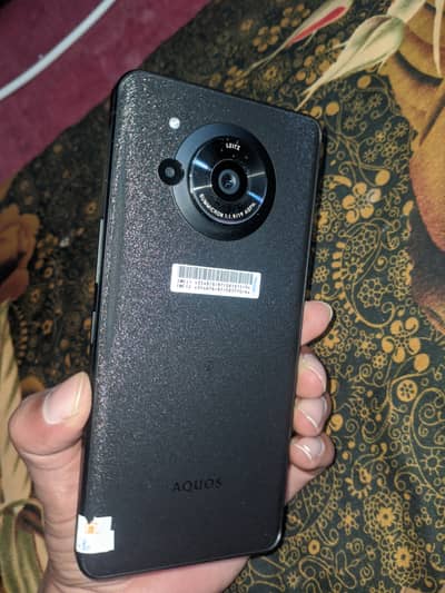 Sharp Aquos R7 Flagship