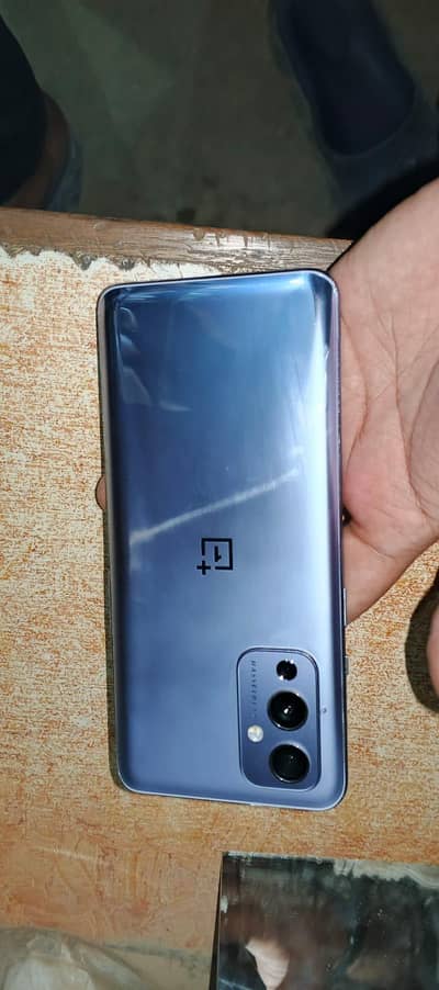 OnePlus 9 8/128 gb. fingerprint in display  kit hai sirf