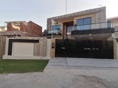 Centrally Located Facing Park House For Sale In Wapda Town Phase 2 - Block R Available
