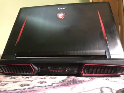 MSI GT75 TITAN 8RG GTX 1080 200w
