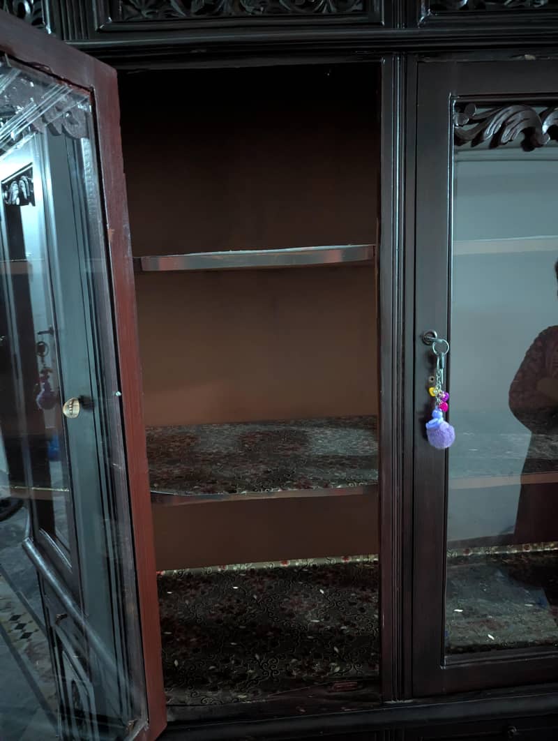 شاہانہ ہینڈ کارونگ لکڑی کا شوکیس – کلاسک اور لگژری ڈیزائن 3