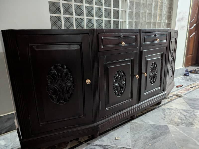 شاہانہ ہینڈ کارونگ لکڑی کا شوکیس – کلاسک اور لگژری ڈیزائن 4