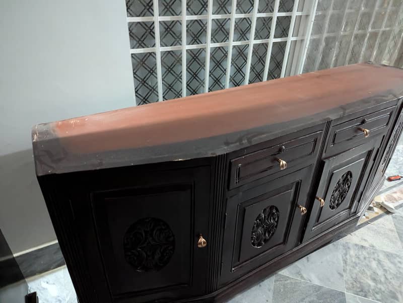 شاہانہ ہینڈ کارونگ لکڑی کا شوکیس – کلاسک اور لگژری ڈیزائن 5