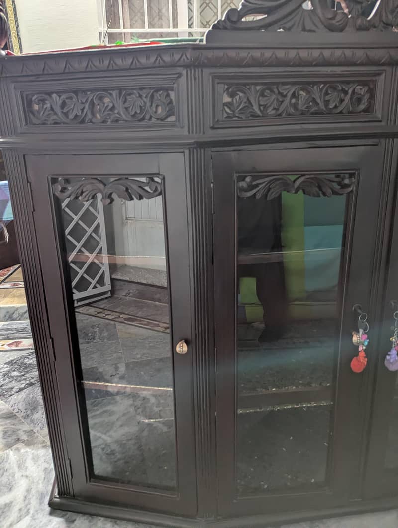 شاہانہ ہینڈ کارونگ لکڑی کا شوکیس – کلاسک اور لگژری ڈیزائن 8