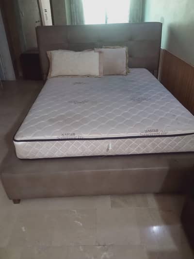 bed set  habitt wood  10/10 condition