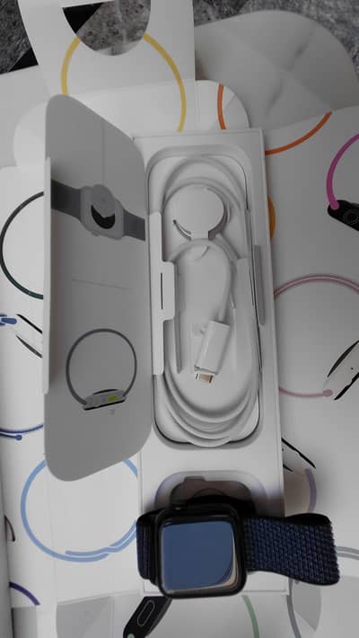 Apple Watch se 3 brand new ( Untouched)