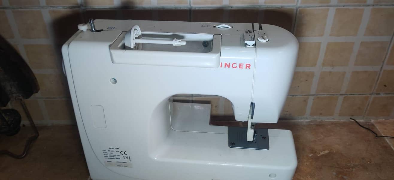 Singer Sewing Machine 0