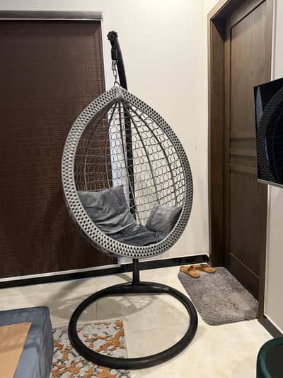Hanging egg chair