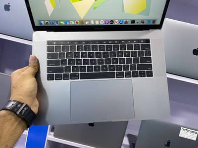 macbook pro 2017 15 inches core i7  16gb DDR ram  512gb apple ssd