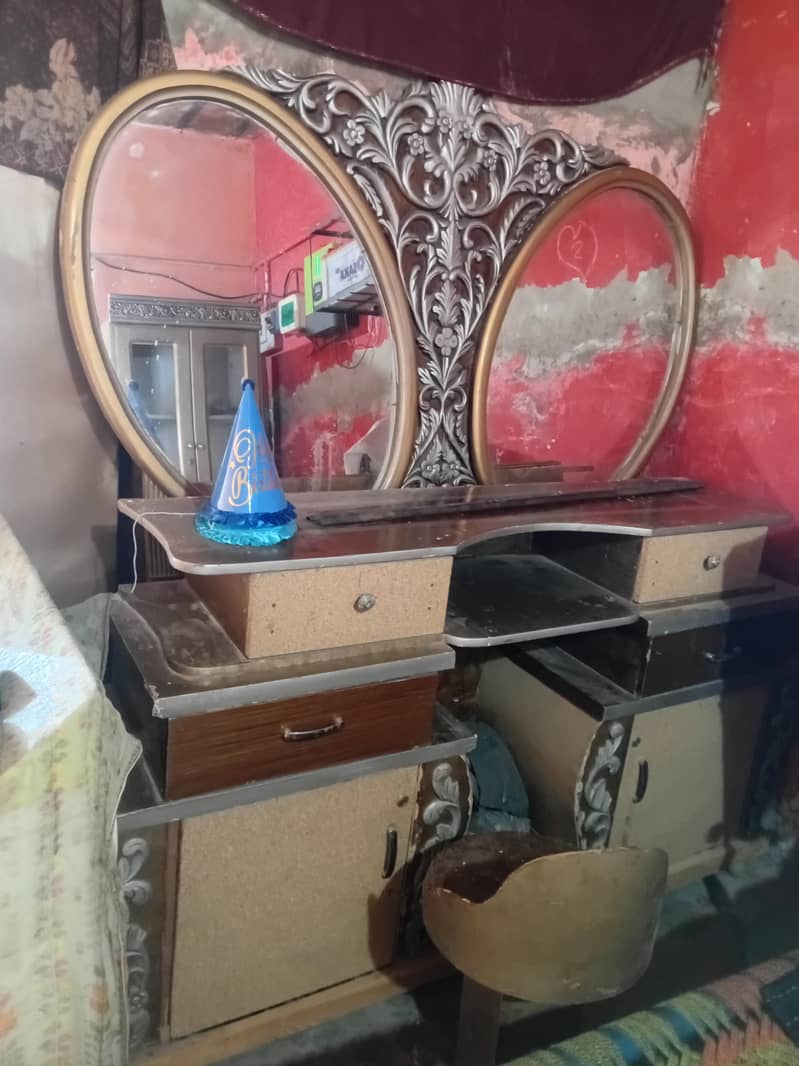 Dressing Table 0