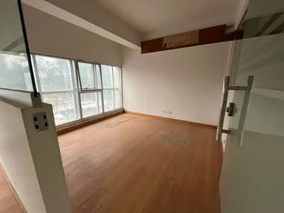 Office available for rent in Blue area