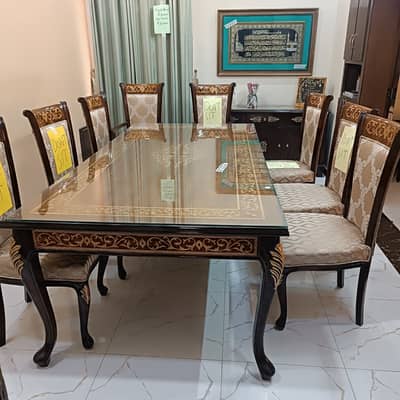 8 Seater beautiful dinning table for sale