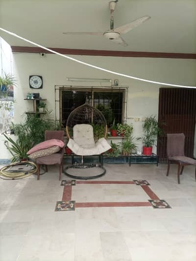 600 Sq Yards Independent Commercial Space Available