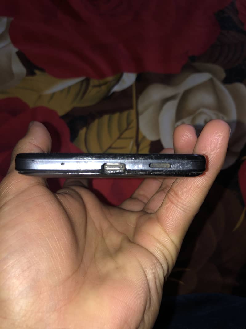 AQUOS ZERO BASIC 5G 2