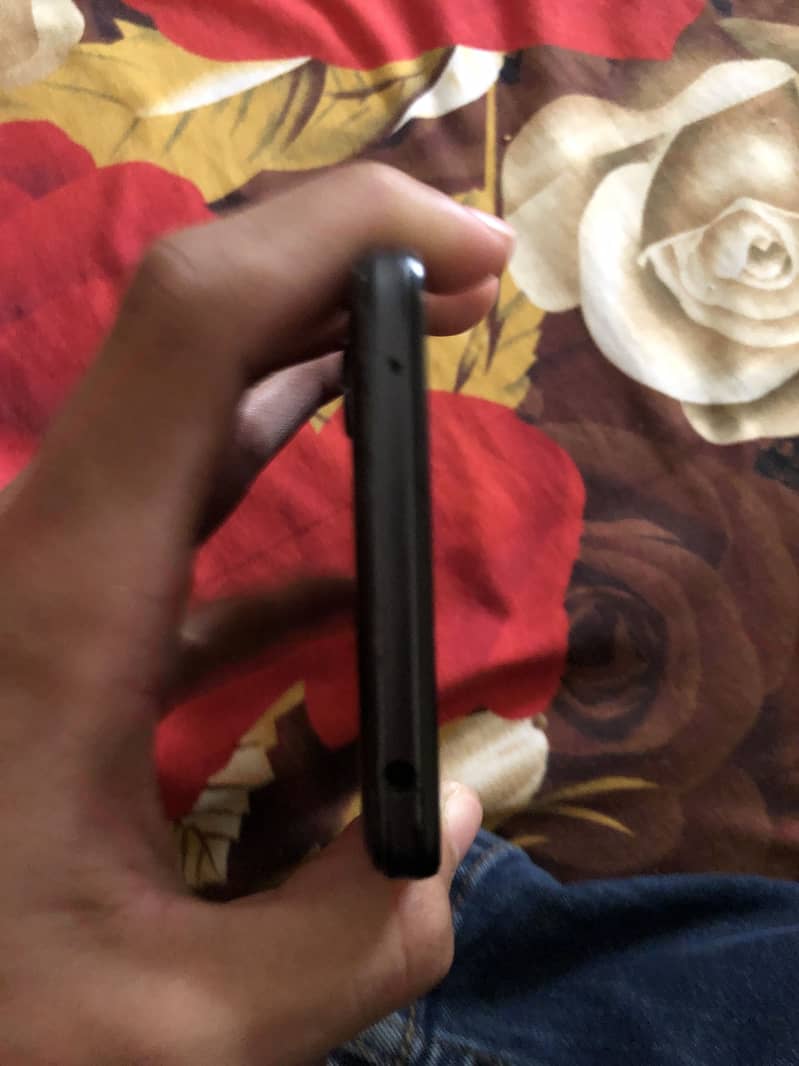 AQUOS ZERO BASIC 5G 4