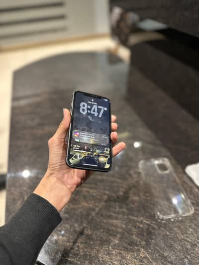 Apple iPhone 11 — 64GB — Non-PTA — Excellent Condition