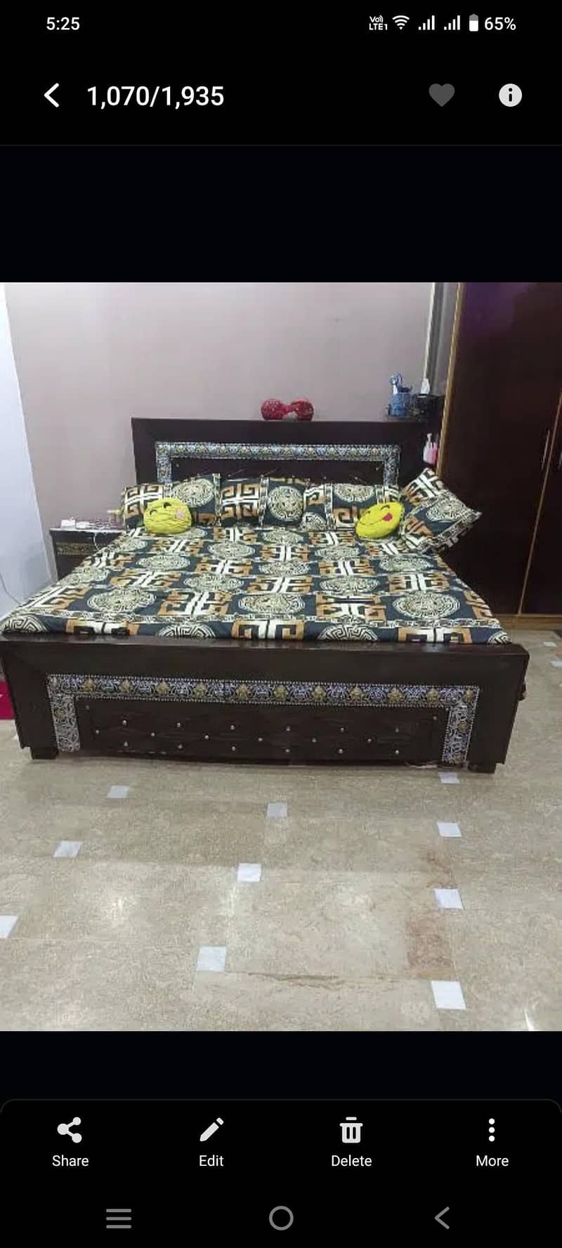 20k bed with side table 0