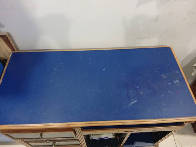 Computer table (Negotiable) 1