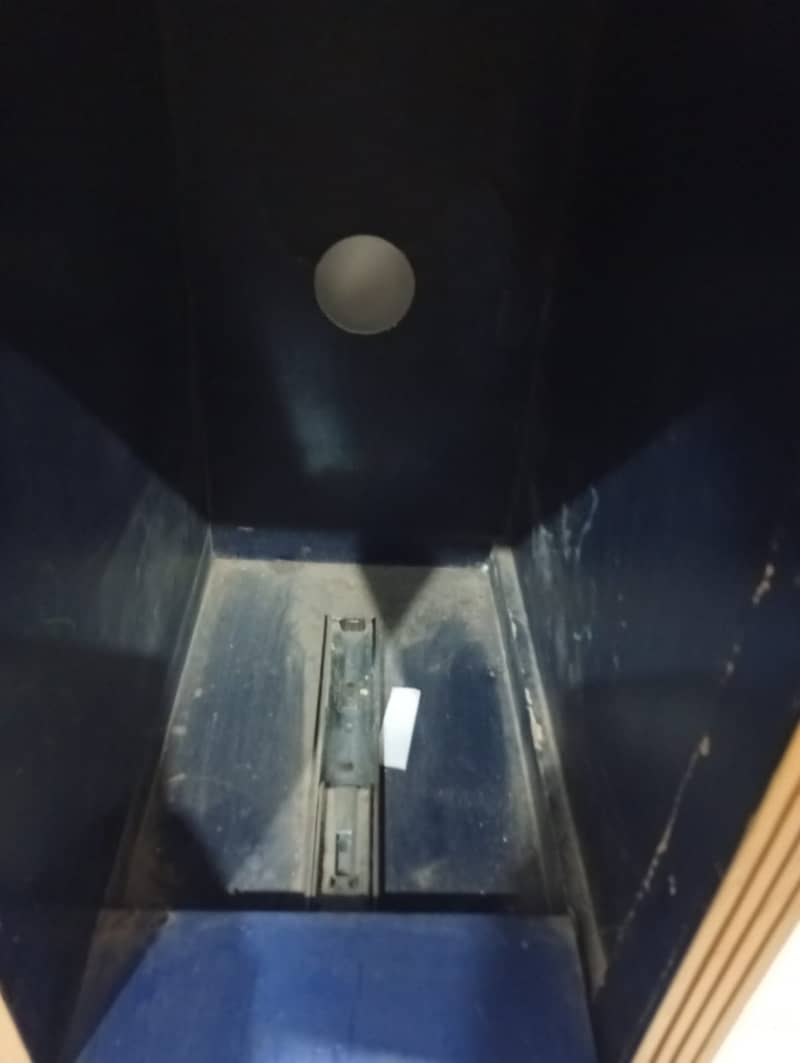 Computer table (Negotiable) 5