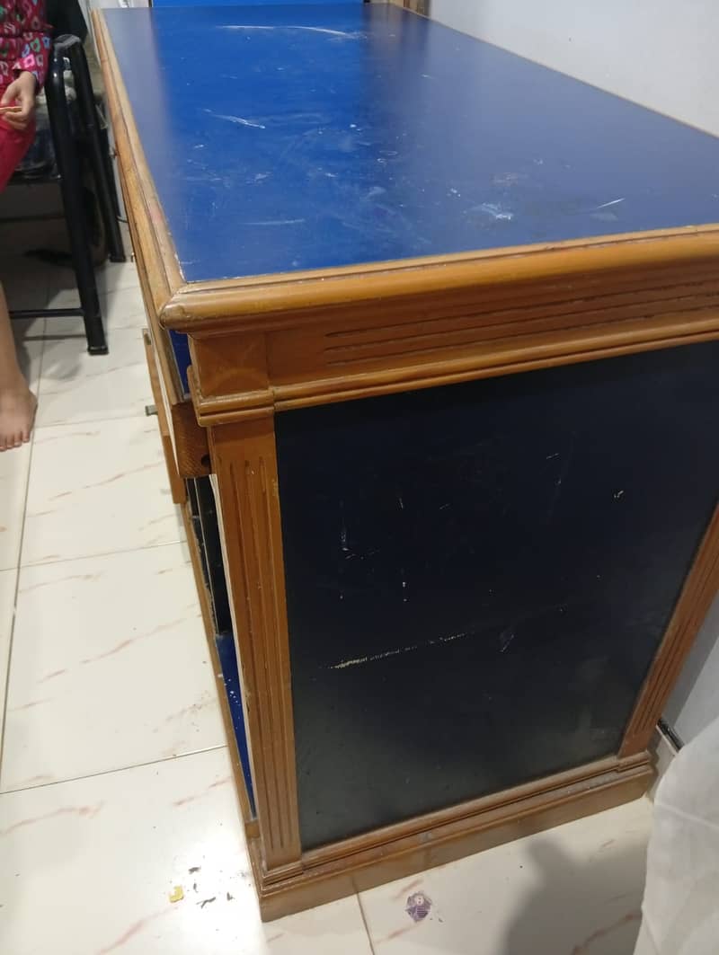 Computer table (Negotiable) 7
