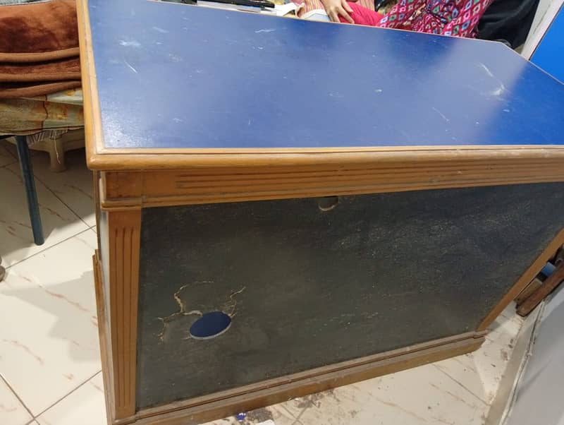 Computer table (Negotiable) 8