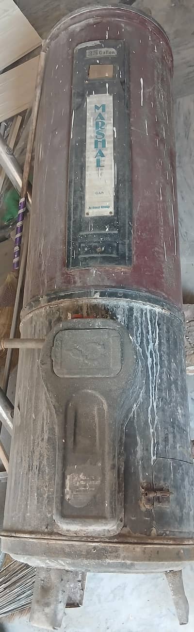 One gas geyser of 100 litter