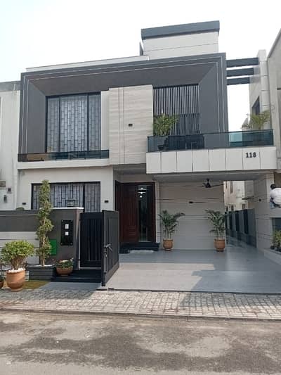 10 Marla Brand New And Luxury House For Sale