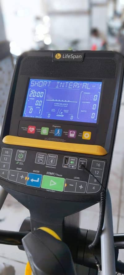 ELLIPTICAL CROSS TRAINER