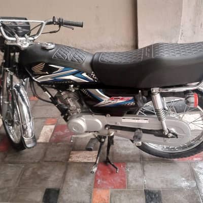 Honda CG125 2025 modrl