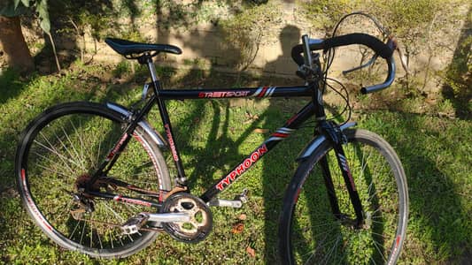 TYPHOON BICYCLE ROAD RACING BICYCLE