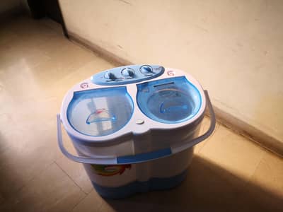 Small Washing Machine like new up for sale GNE
