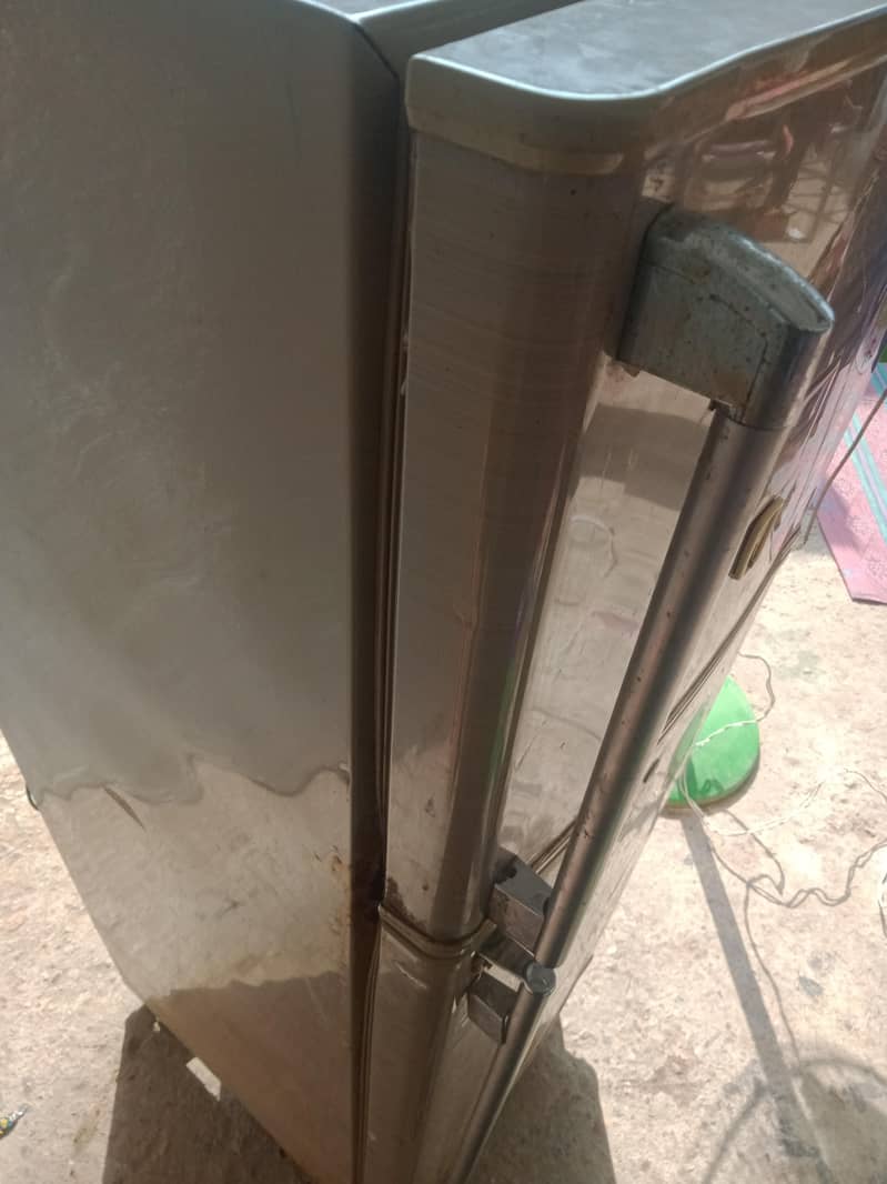 گھریلو استعمال کے لیے اچھا فرج ہے 0