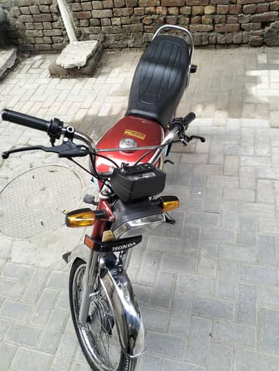 2019 model Honda CD70 registration Lahore good condition bike.