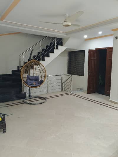 Umar Blok 7 Marla Corner Full house  with gas good condition