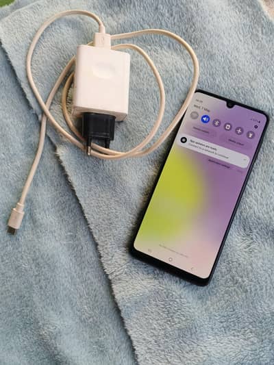 Samsung Galaxy a22 6 128 PTA ok h screen ka glass chain 03039180869