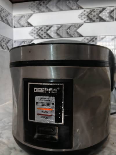 Geepas Automatic Rice Cooker – Fully Functional & Durable