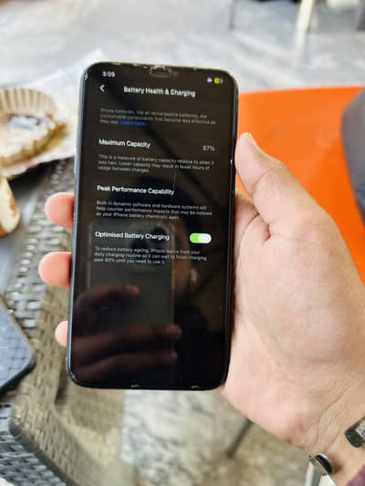 iphone 11 pro max 256 gb ( panel ok just glass protector break )