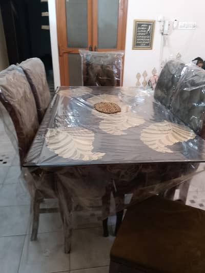 Dinning Table Look like brand new