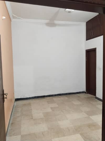 4 Marla Separate flat available for rent