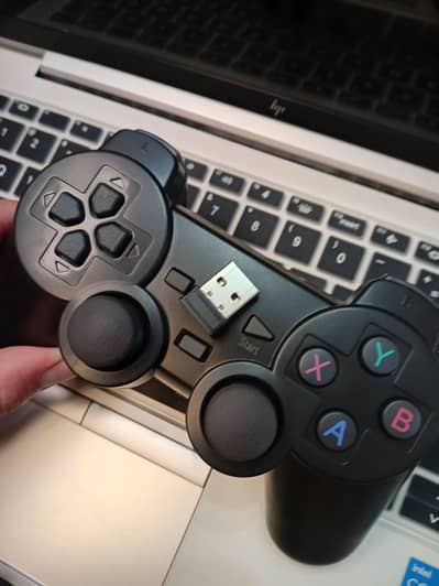 Wireless PC Game Controller – Smooth Gaming, Excellent Condition