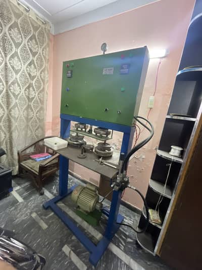 Paper plates cutting machine