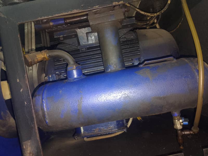 two used screw compressor 5