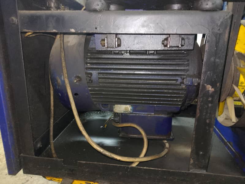 two used screw compressor 7